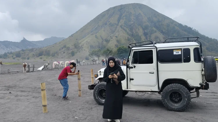 Hari Kedua Lebaran, Warga Sidoarjo Pilih Wisata ke Bromo