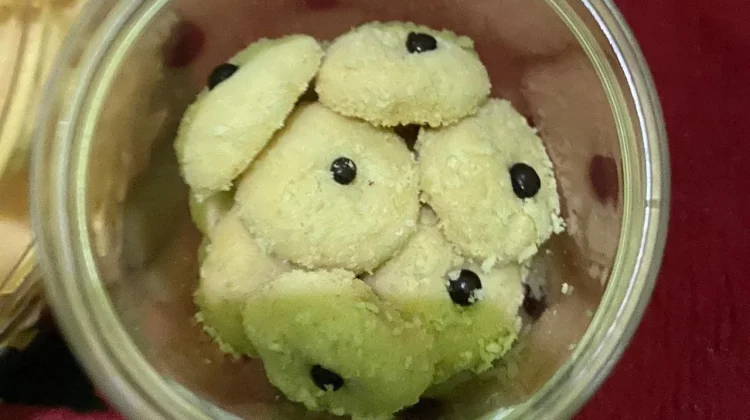 Si "Janda Genit" yang Menggoda di Meja Lebaran