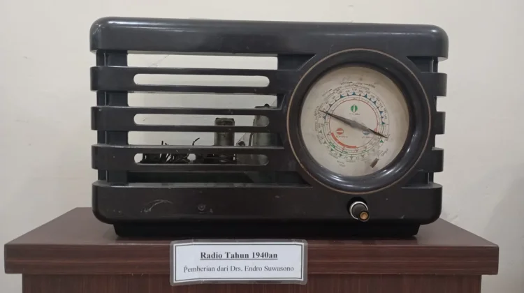 Koleksi Radio Tahun 1940-an Hiasi Sudut Galeri Tri Prasetya RRI Surabaya