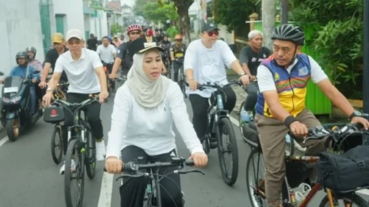 Walikota Mojokerto Ajak Masyarakat Hidup Sehat Berangkat Kerja Bersepeda