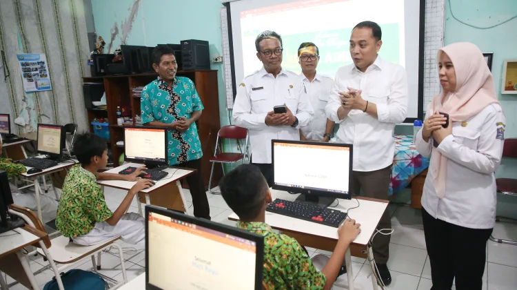 Puluhan Ribu Siswa Surabaya Ikuti TKA Bertahap Berbasis Komputer