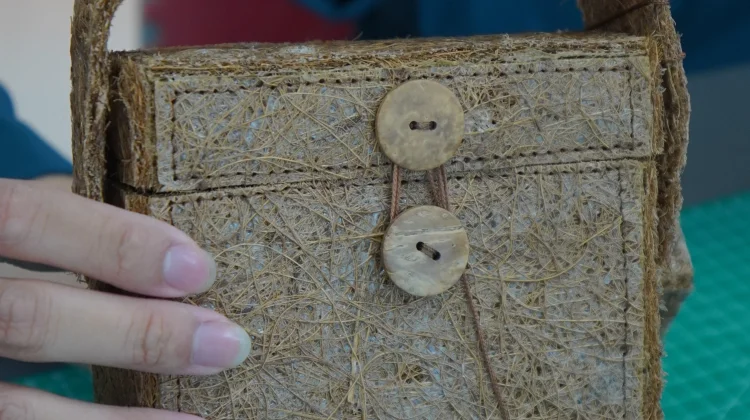 Mahasiswa Ubaya Ciptakan Tas Ramah Lingkungan Berbahan Serabut Kelapa