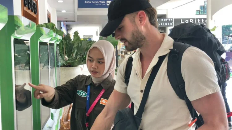 KAI Daop 8 Catat 3.508 Wisatawan Asing Naik Kereta saat Lebaran 2026