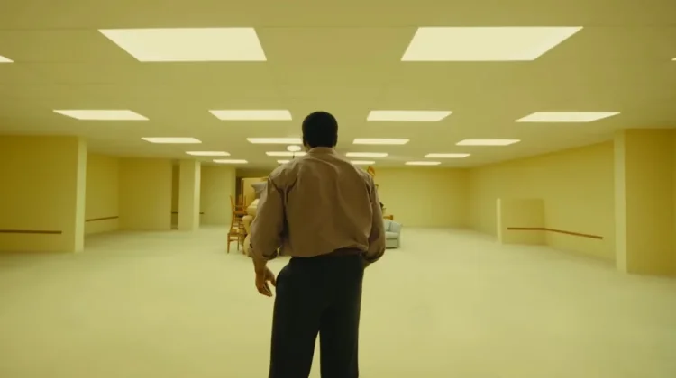 A24 Rilis Trailer Backrooms, Horor Labirin Kuning Siap Menghantui