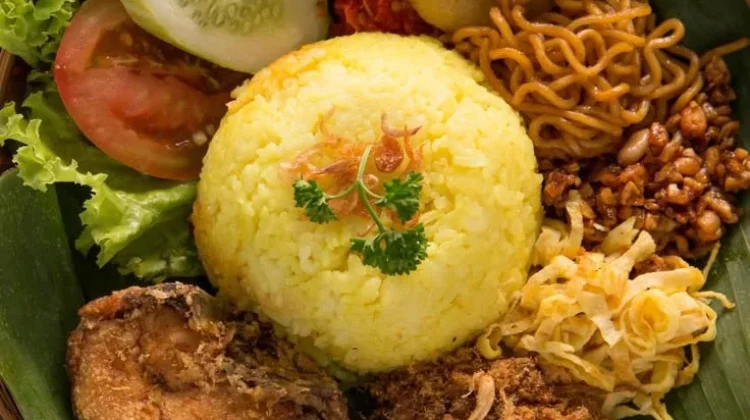Asal Mula Nasi Kuning dalam Tradisi Nusantara