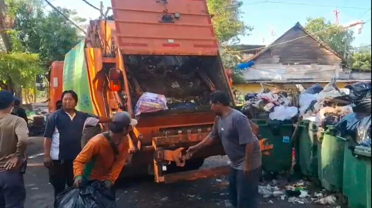 TPS Overload, DPRD Surabaya Dorong Skema Khusus hingga Peremajaan Armada