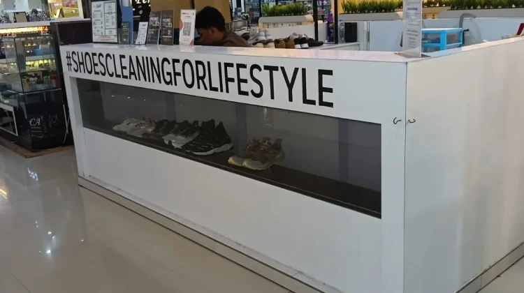 Jasa Cuci Sepatu di Mall Kini Jadi Incaran