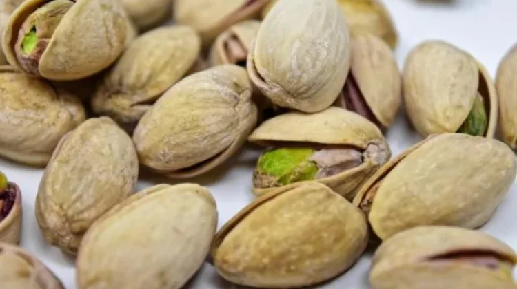 Pistachio Tantang Tren Matcha di Kafe