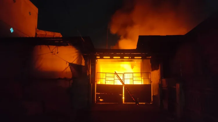 Gudang Plastik Terbakar di Sidoarjo, Tiga Unit Damkar Dikerahkan