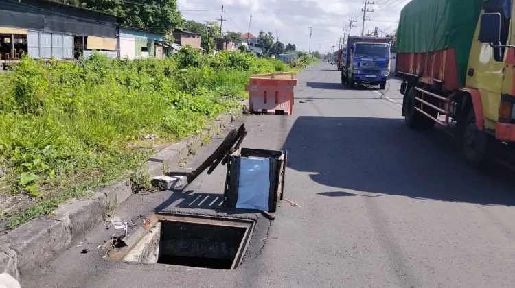 Aksi Pencurian Penutup Got Resahkan Pengguna Jalan Sidoarjo
