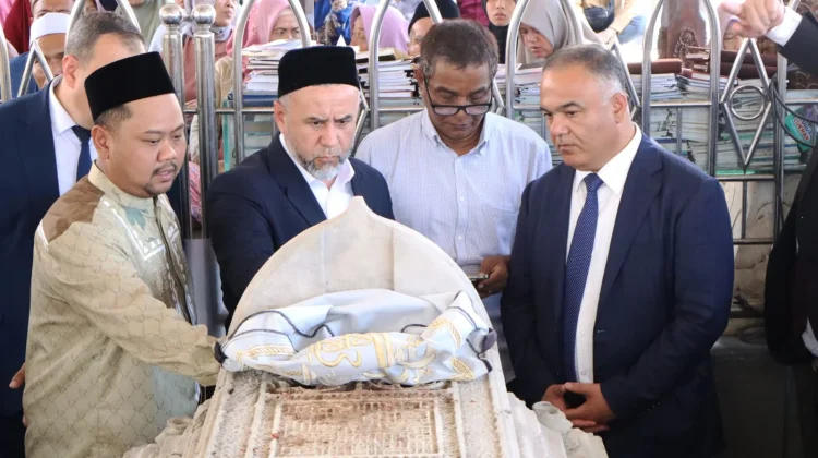 Gubernur Samarkand Uzbekistan Ziarah ke Makam Maulana Malik Ibrahim