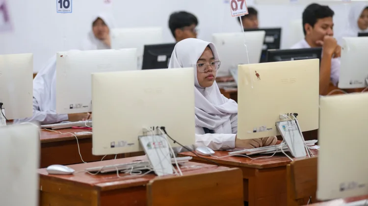 Mendikdasmen Pantau TKA Hari Kedua di Surabaya, Siswa: “Soalnya Relatif Mudah"