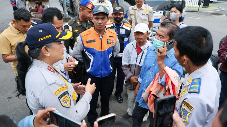 Tak Dukung Digitalisasi, Ratusan Jukir Surabaya Dibekukan