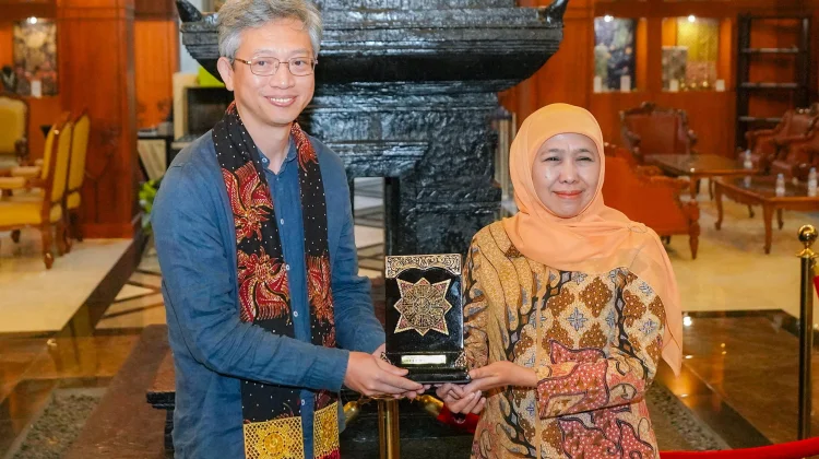Gubernur Khofifah Bahas Penguatan Kerjasama Berbagai Sektor dengan Dubes RRT