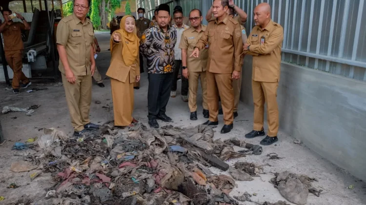 Bupati Gresik dan Bupati Lamongan Tinjau TPA Ngipik Bahas Kerja Sama PSEL