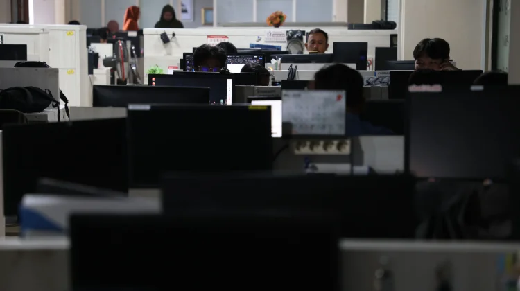 Hari Pertama WFH, ASN Surabaya Diawasi Ketat