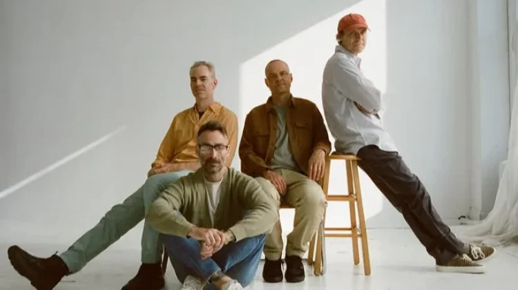 American Football Kembali dengan “No Feeling”, Gandeng Brendan Yates jelang Album ke