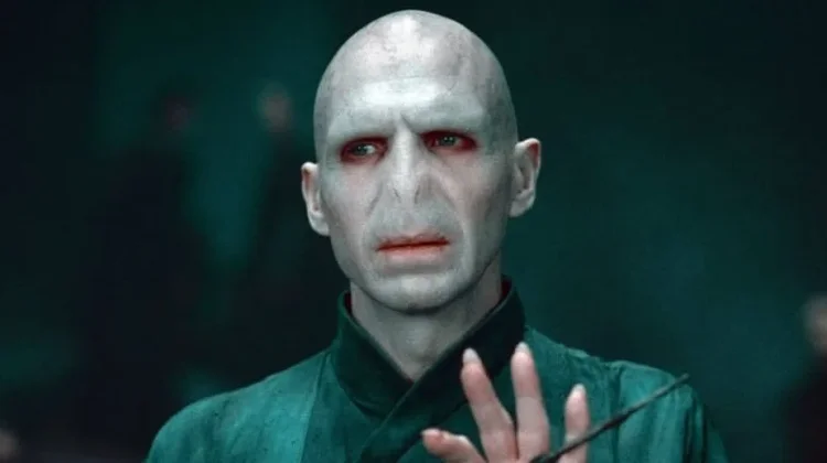 Kemungkinan Ralph Fiennes Kembali Perankan Voldemort