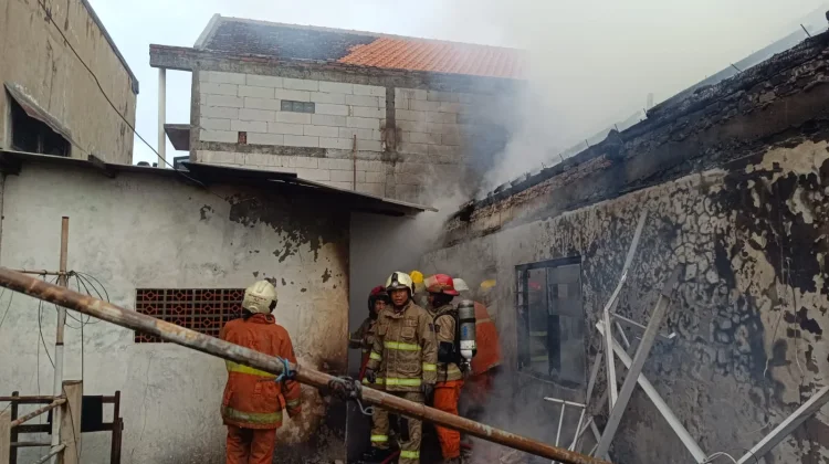 Rumah di Petemon Terbakar, 11 Mobil PMK Dikerahkan