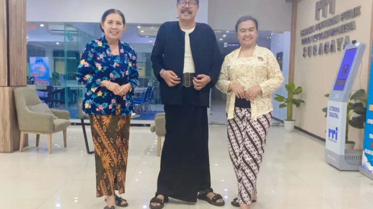 Lawan Arus Modernisasi, Konsisten Memasyarakatkan Wastra Nusantara