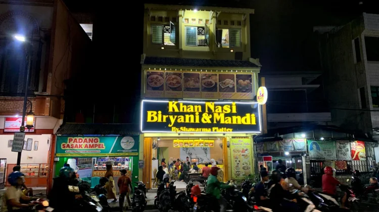 Ampel Malam Hari, Surga Wisata Kuliner Khas Timur Tengah