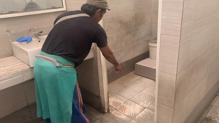 Pengelola Taman Bungkul Surabaya Temukan Mayat di Fasum Kamar Mandi