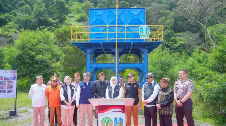 Gubernur Khofifah Lakukan Groundbreaking Jalan Lingkat Kaldera Tengger
