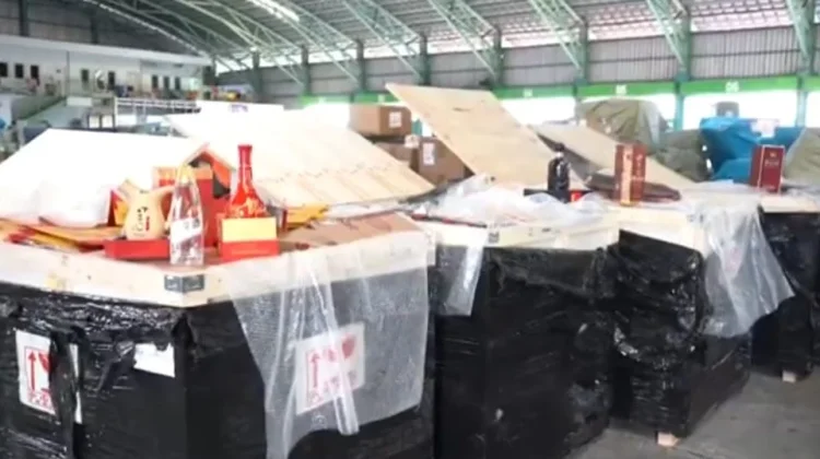 Bea Cukai Tanjung Perak Ungkap Barang Impor Ilegal Jalur Merah