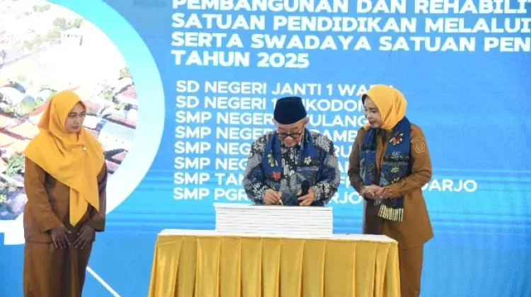Mendikdasmen Abdul Mu'ti Resmikan Revitalisasi Sekolah di Sidoarjo