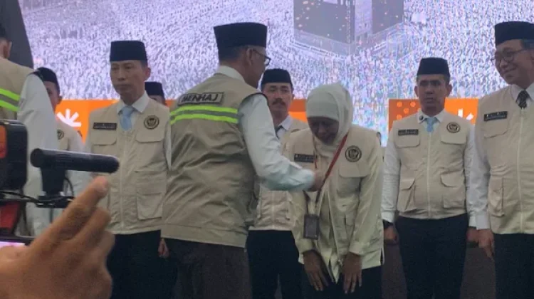 Gubernur Khofifah Dilantik Sebagai Koordinator PPIH Embarkasi Surabaya