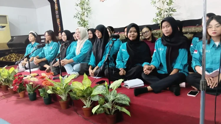 Siswa SMKN 12 Surabaya Unjuk Gigi di Klenengan Live