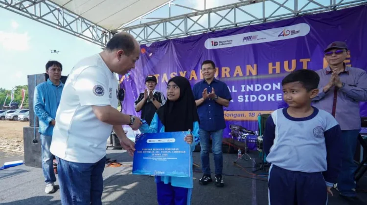 PT PAL Bagikan Beasiswa di Momentum HUT ke-46