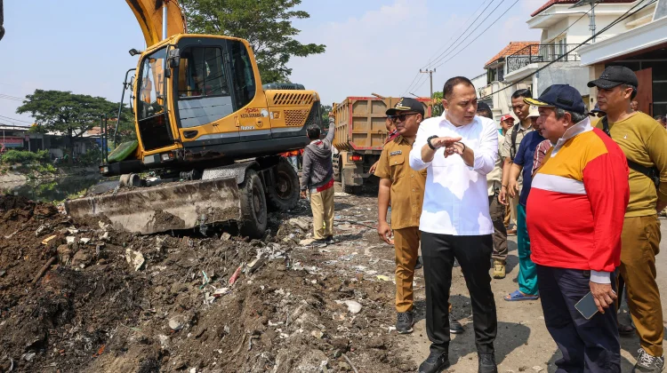 Penataan Kawasan Kali Tebu, Wali Kota Eri Target Pengaspalan Jalan Tuntas 20 Hari