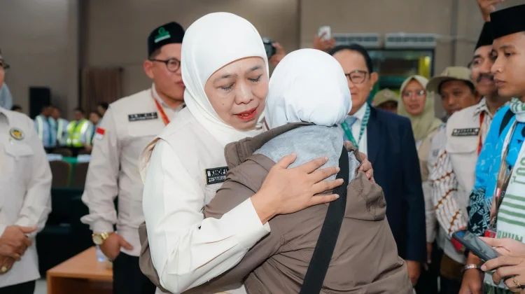 Pesan Gubernur Khofifah saat Lepas Keberangkatan Jemaah Haji Kloter Pertama