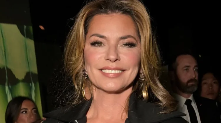 Shania Twain Jajal Jadi Pemandu Acara ACM Award