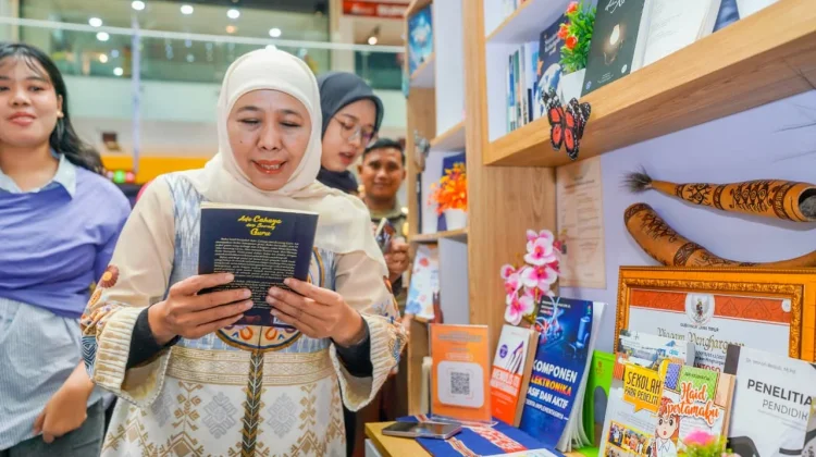 Khofifah Ajak Perkuat Budaya Membaca untuk SDM Unggul