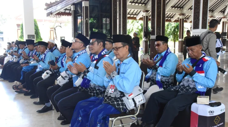 Kloter Perdana Jemaah Haji Sidoarjo Resmi Diberangkatkan