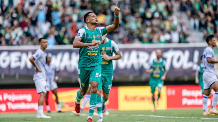 Bek Asing Leo Lelis Persebaya Tembus 100 Laga Liga 1