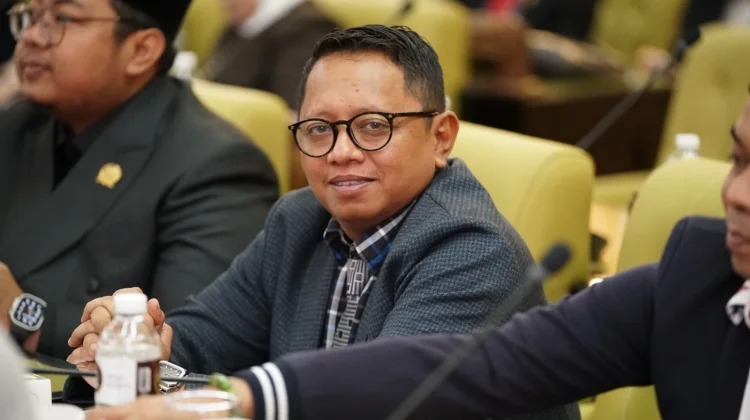 Dewan Jatim Usul Hotline Mental Remaja 24 Jam Cegah Bundir
