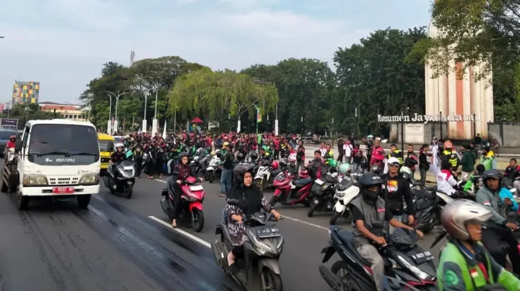 Ribuan Ojol Turun Jalan, Lalin Pagi Terancam Macet