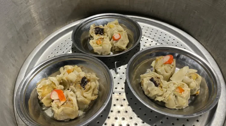 Meledaknya Tren Dimsum Gerobakan di Sudut Kota