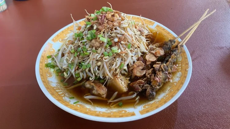 Kuliner Legendaris: Menikmati Keaslian Lontong Balap Khas Surabaya
