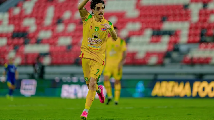 Brace Derby Jatim Antar Rivera Capai Dua Digit Gol