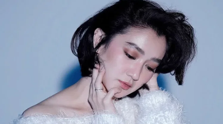 Melly Mono Rilis Single “Aku Bukan Dia”, Angkat Luka Perbandingan dalam Hubungan
