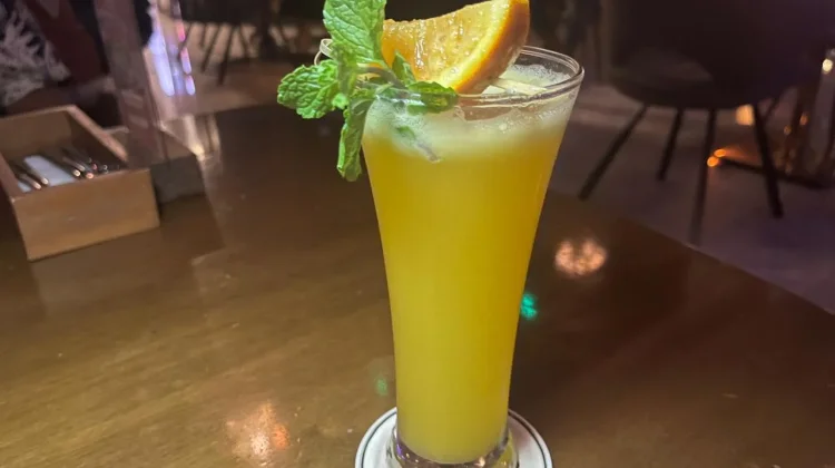 Orange Juice Pilihan Tepat Melepas Dahaga saat Nongkrong