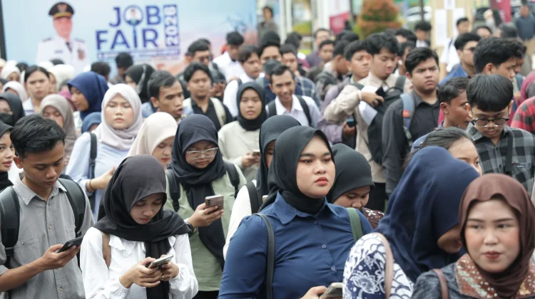 Pengangguran Jawa Timur Turun Jadi 3,55 Persen, Lulusan Universitas Tertinggi