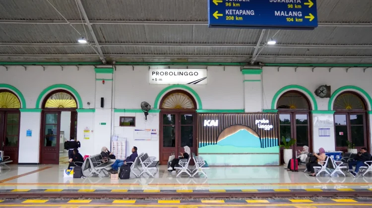 Volume Penumpang Commuter Line Supas Naik usai Diperpanjang hingga Probolinggo