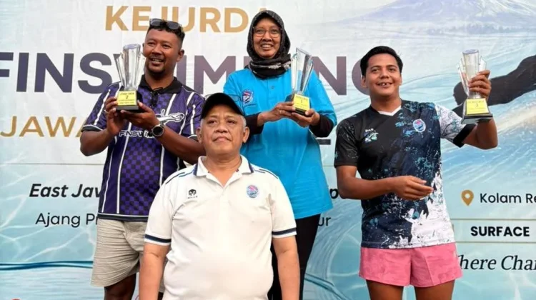 Surabaya Juara Umum Kejurda Finswimming Jatim 2026
