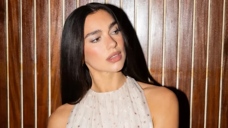 Dua Lipa Tuntut Samsung Atas Penggunaan Fotonya