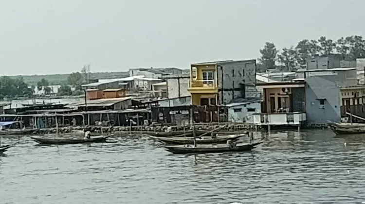 Kampung Nelayan Kenjeran : Nelayan Pilih Tinggal di Hunian sementara saat Melaut